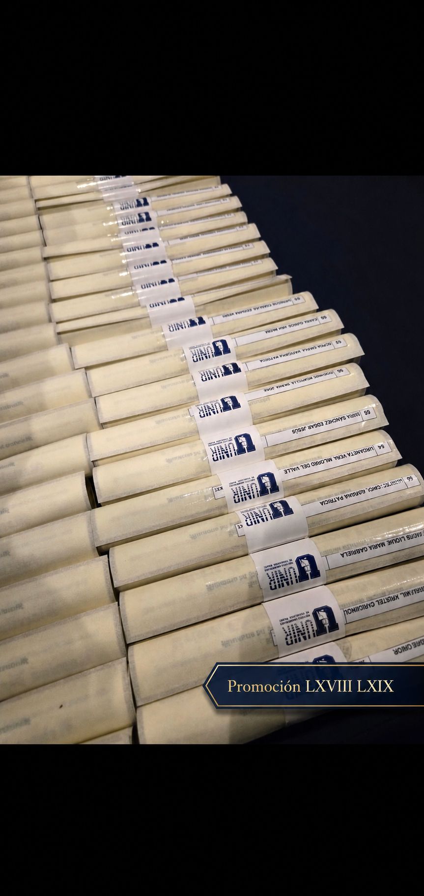 Diplomas listos para entregar